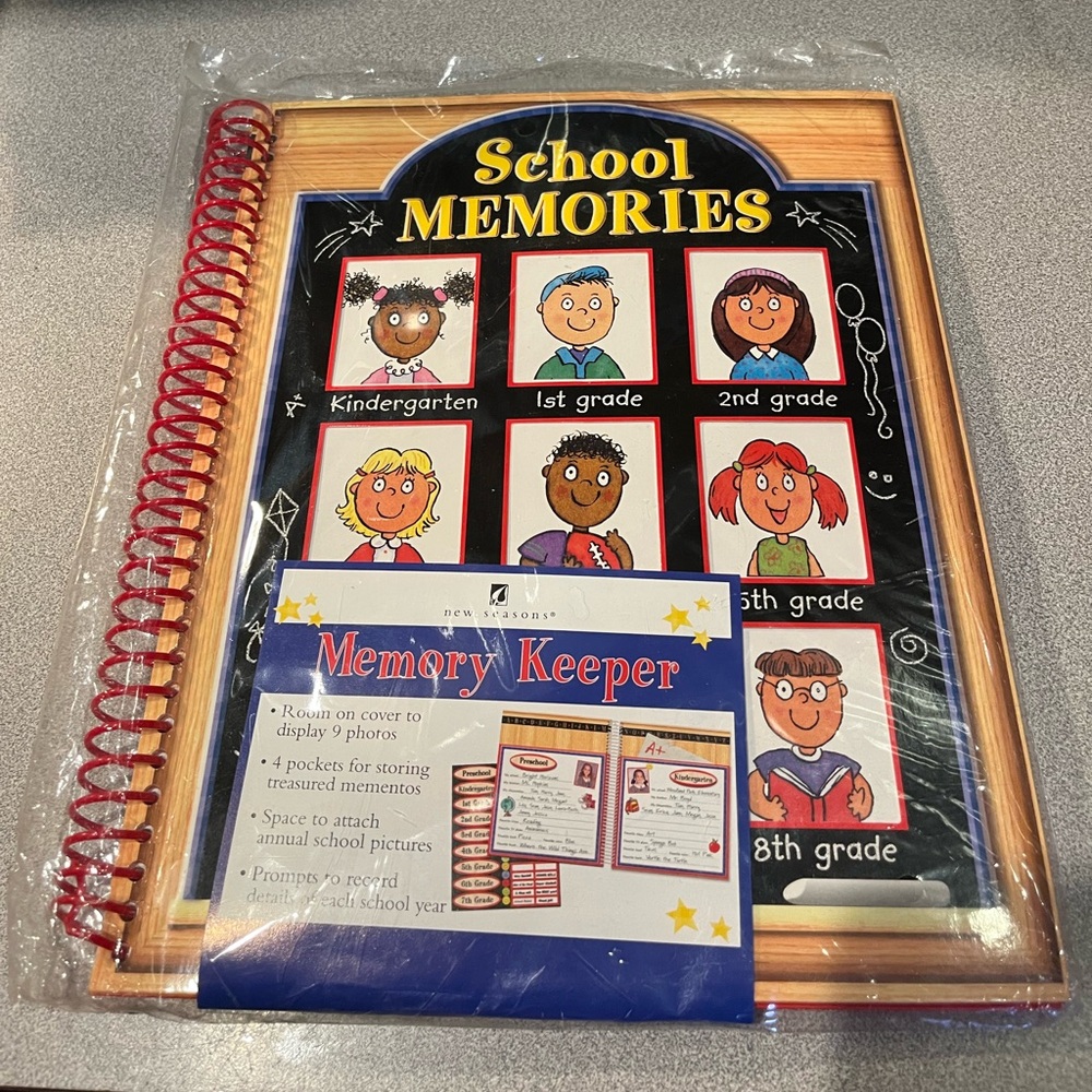 🔥School Year Kids Memory Keeper Book w/4 Pockets For Photos & Artwork NIP
